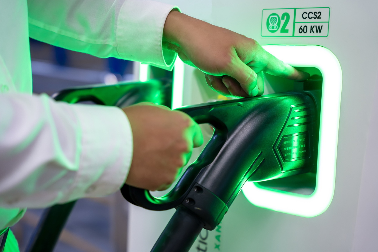 Hướng dẫn sử dụng súng sạc Vinfast đúng cách cho từng loại trụ sạc